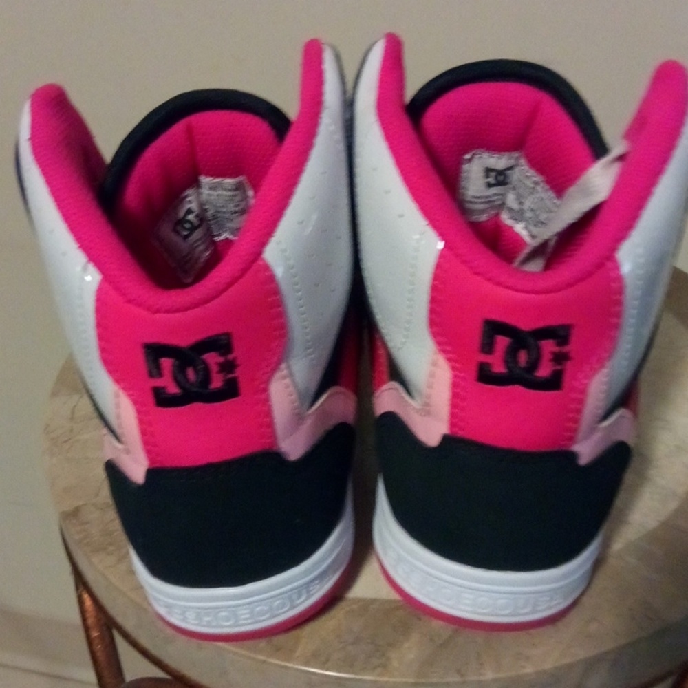 Women's Sz 7.5 DC high top skate sneakers - Picture 4 of 8